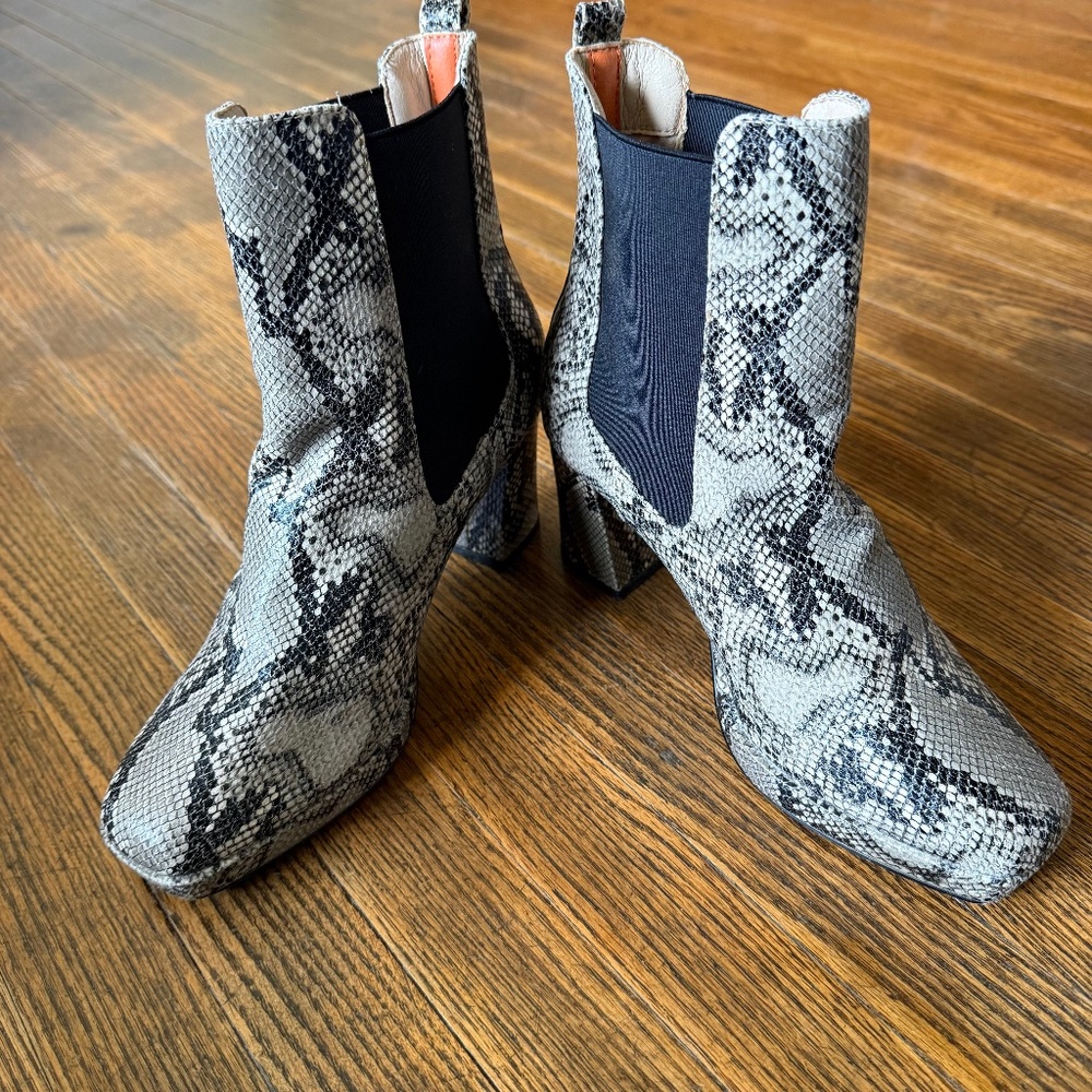 FRENCH CONNECTION PENNY CHELSEA BLOCK HEELS BOOTIE 8